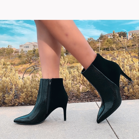 Shoes - Black Snake Skin Pu Pointy toe 3 1/4" heel